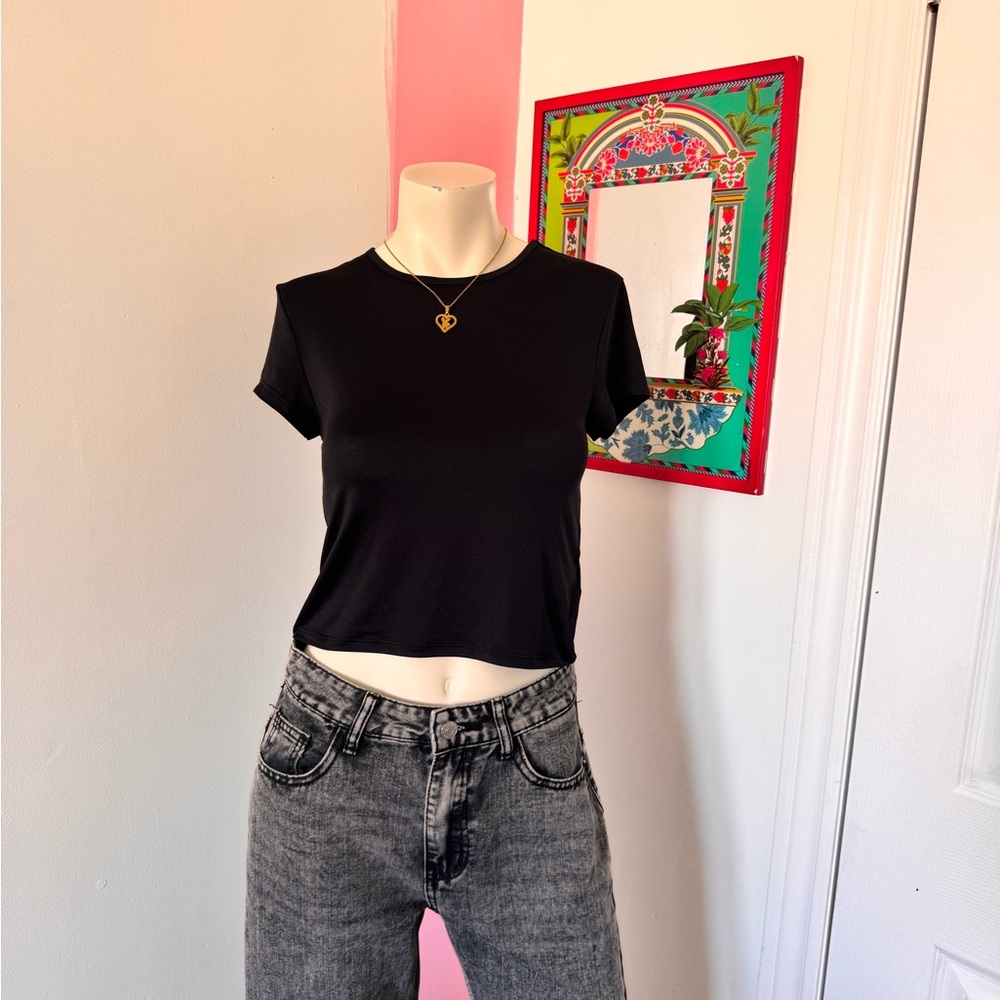 H&M Black Crewneck Short Sleeve Crop Tee